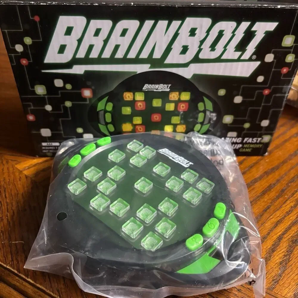 Brain Bolt Light Up Memory Game *New*
